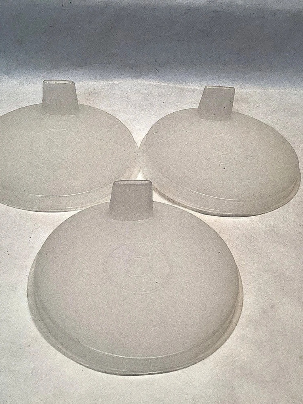 Tupperware Sippy Cup Lids 3 #1552 Excellent Condition
NO BITE MARKS - APPEAR